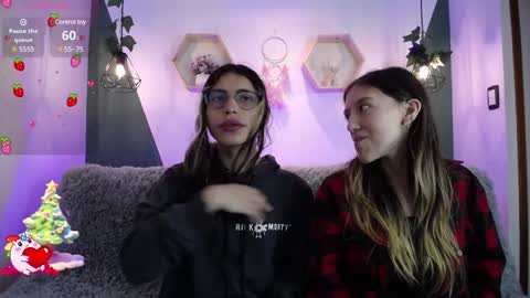 Snapshot of briarandblair chatting on December 10, 2024, 1:33 pm briarandblair online show from December 10, 2024, 1:33 pm