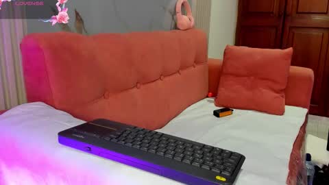    online show from November 12, 2025, 12:27 pm