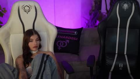 Diamonds Girls online show from November 27, 2025, 9:50 pm