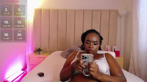 Snapshot of britanymooree chatting on March 6, 2026, 7:32 pm Britany online show from March 6, 2026, 7:32 pm