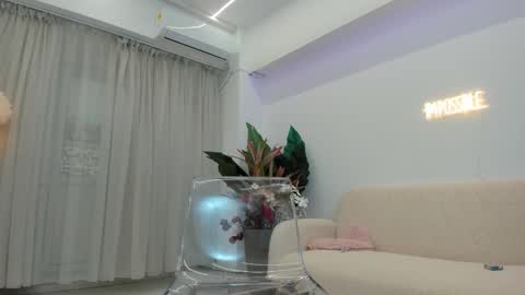 Snapshot of britney_charm chatting on February 1, 2026, 7:40 am britney_charm online show from February 1, 2026, 7:40 am