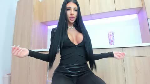 Snapshot of britney_charm chatting on February 7, 2026, 7:56 am britney_charm online show from February 7, 2026, 7:56 am