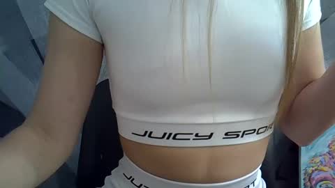 Snapshot of britneyxkittens chatting on November 4, 2025, 8:02 am BritneyxKittens online show from November 4, 2025, 8:02 am