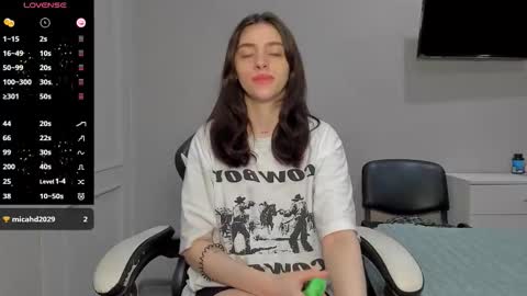 broosnica1 online show from November 1, 2025, 7:43 am