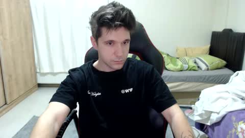 Snapshot of brownhaiir chatting on February 12, 2025, 12:01 pm brownhaiir online show from February 12, 2025, 12:01 pm