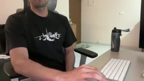 Snapshot of brownmeverick chatting on June 19, 2026, 4:55 pm brownmeverick online show from June 19, 2026, 4:55 pm