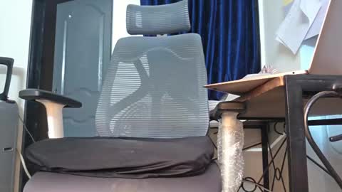 brownuncut3019 online show from March 18, 2026, 5:49 pm