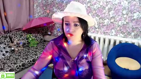 Julia online show from January 4, 2025, 10:02 pm