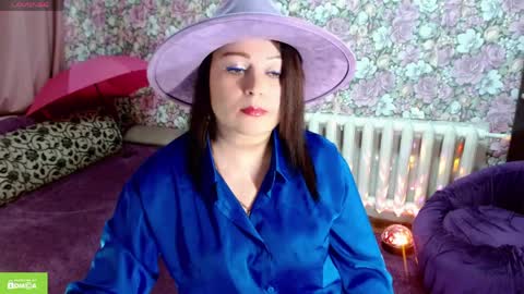 Julia online show from April 1, 2026, 8:39 pm
