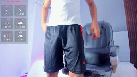 Snapshot of brunette__boy chatting on October 9, 2025, 4:10 am Luis online show from October 9, 2025, 4:10 am