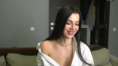 Snapshot of brunette_from_the_moon chatting on December 28, 2024, 8:47 pm Alice online show from December 28, 2024, 8:47 pm