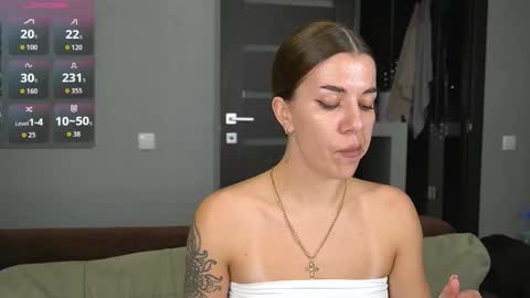 Snapshot of brunette_from_the_moon chatting on November 1, 2025, 9:28 pm Alice online show from November 1, 2025, 9:28 pm