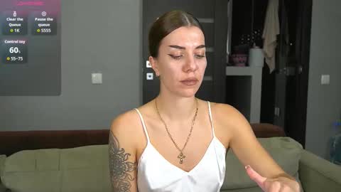 Snapshot of brunette_from_the_moon chatting on November 3, 2025, 8:32 pm Alice online show from November 3, 2025, 8:32 pm