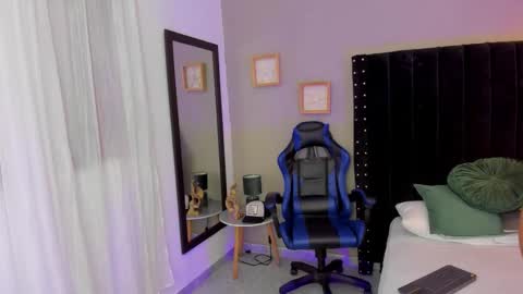 Snapshot of bryan_robayo5 chatting on December 2, 2025, 11:37 am Bryan online show from December 2, 2025, 11:37 am