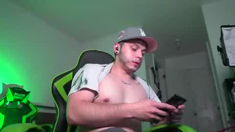 Snapshot of bryanncan01 chatting on January 15, 2025, 2:27 am Bryannsex online show from January 15, 2025, 2:27 am