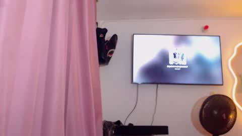 Snapshot of bubblegumm903732 chatting on April 29, 2026, 1:43 am Valery Restrepo online show from April 29, 2026, 1:43 am
