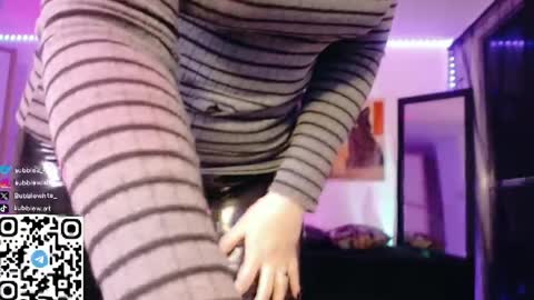 Snapshot of bubblewhite_ chatting on April 29, 2026, 10:38 pm BubbleJereth online show from April 29, 2026, 10:38 pm
