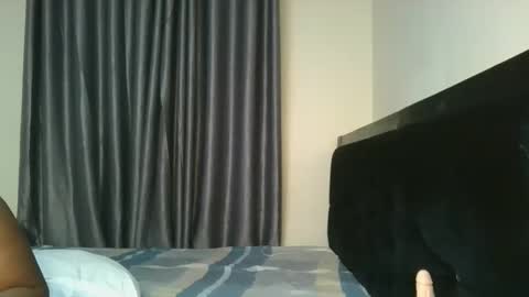 Bubbly online show from November 17, 2025, 7:52 pm