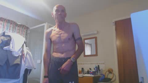 Snapshot of buck70 chatting on October 12, 2025, 2:27 pm buck70 online show from October 12, 2025, 2:27 pm