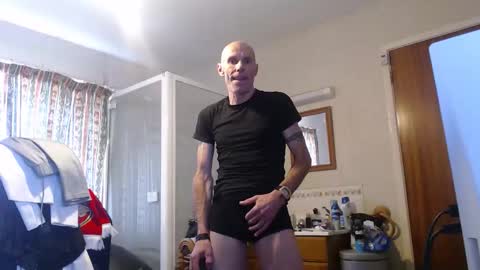 Snapshot of buck70 chatting on April 5, 2026, 4:48 pm buck70 online show from April 5, 2026, 4:48 pm