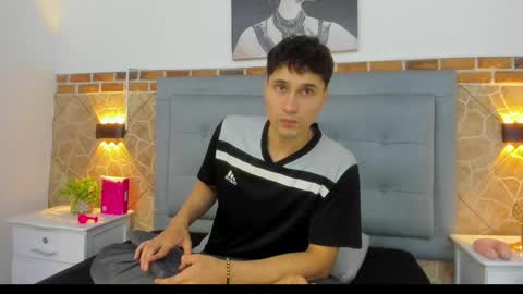Snapshot of buddy_whitte chatting on February 24, 2025, 12:59 pm Buddy Whitte online show from February 24, 2025, 12:59 pm
