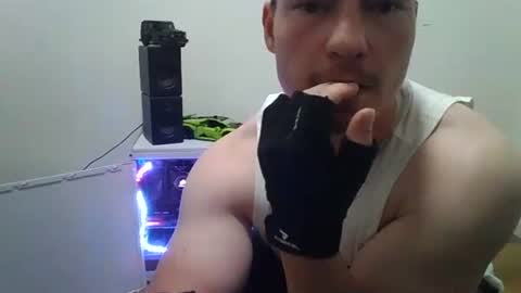 buffgymjunkie27 online show from June 7, 2026, 11:52 pm