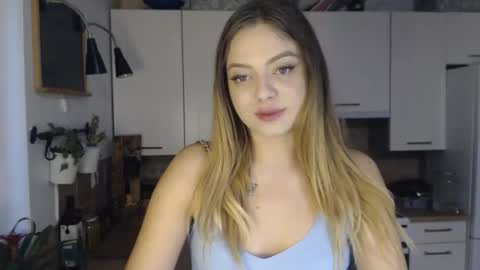 Snapshot of buffyextasy chatting on December 5, 2025, 8:45 am Buffy online show from December 5, 2025, 8:45 am