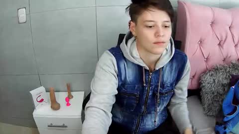 Snapshot of bug2025 chatting on November 19, 2025, 4:18 pm bug2025 online show from November 19, 2025, 4:18 pm