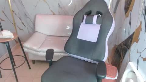 Snapshot of bull_cam chatting on February 4, 2026, 2:17 am bull_cam online show from February 4, 2026, 2:17 am