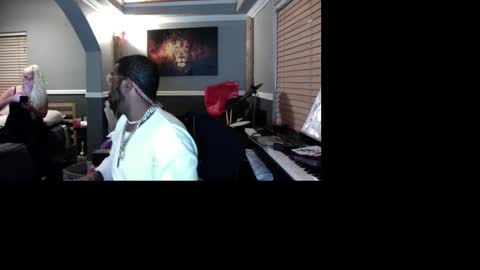 Snapshot of bungalowentertainment chatting on November 27, 2025, 8:16 am Bungalow Entertainment online show from November 27, 2025, 8:16 am