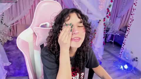 Snapshot of bunny_curly chatting on September 14, 2025, 1:32 pm Bunny online show from September 14, 2025, 1:32 pm