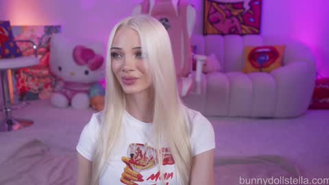 Snapshot of bunnydollstella chatting on November 19, 2025, 9:59 pm Stella online show from November 19, 2025, 9:59 pm