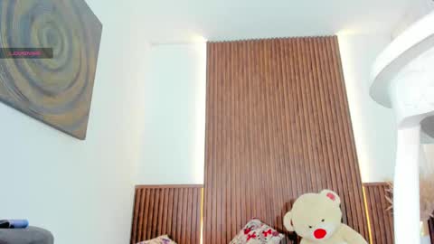 Angela Santini online show from September 19, 2025, 9:22 am