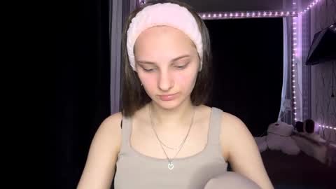 Snapshot of bunnytrussel chatting on May 4, 2026, 8:54 am Bella online show from May 4, 2026, 8:54 am