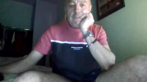 Snapshot of burnleyguy1977 chatting on June 7, 2026, 4:05 am burnleyguy1977 online show from June 7, 2026, 4:05 am