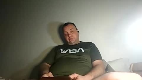 Snapshot of bury703709 chatting on December 1, 2024, 9:37 pm Creazy dad online show from December 1, 2024, 9:37 pm