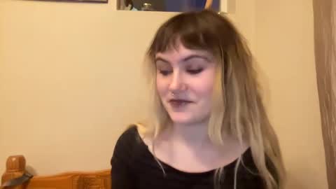 Snapshot of bushbabe3008 chatting on December 27, 2024, 1:00 am esme gray online show from December 27, 2024, 1:00 am