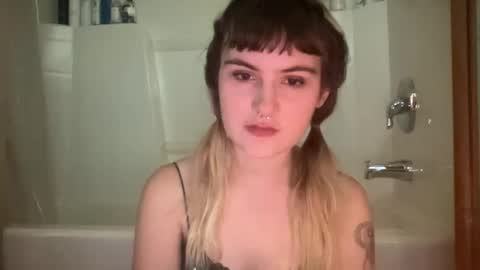 Snapshot of bushbabe3008 chatting on October 22, 2025, 10:20 pm esme gray online show from October 22, 2025, 10:20 pm