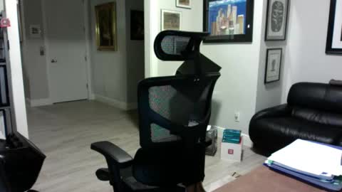 Snapshot of bustinout99 chatting on February 27, 2025, 1:48 am afternoon wood online show from February 27, 2025, 1:48 am