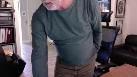 Snapshot of bustinout99 chatting on February 6, 2026, 5:05 pm afternoon wood online show from February 6, 2026, 5:05 pm