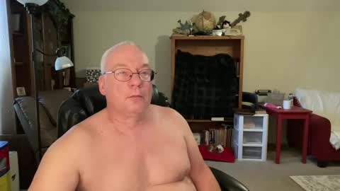 Snapshot of bustyballs100 chatting on December 5, 2025, 8:38 pm bustyballs100 online show from December 5, 2025, 8:38 pm