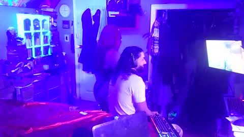 Snapshot of busybee83 chatting on January 28, 2025, 5:54 am busybee83 online show from January 28, 2025, 5:54 am