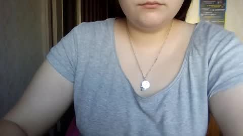 butterfly18988 online show from November 5, 2025, 8:25 am