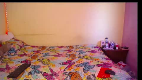 butterfly_rouse online show from October 14, 2025, 8:09 pm