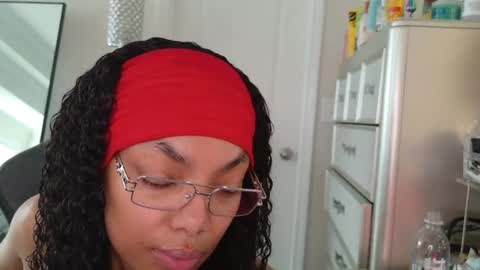 butterfly booty online show from April 24, 2026, 2:41 pm