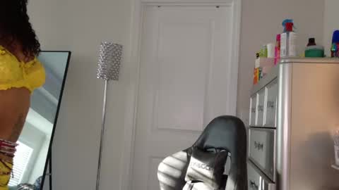 butterfly booty online show from April 26, 2026, 12:03 pm