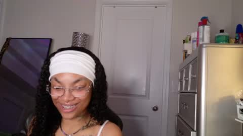 butterfly booty online show from April 27, 2026, 5:49 am