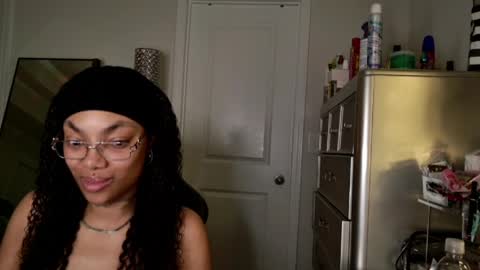butterfly booty online show from April 28, 2026, 8:08 am