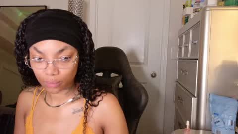 butterfly booty online show from May 9, 2026, 7:02 am