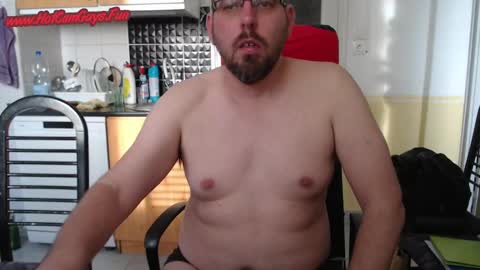 Snapshot of bux404 chatting on January 6, 2025, 12:35 pm Pete online show from January 6, 2025, 12:35 pm